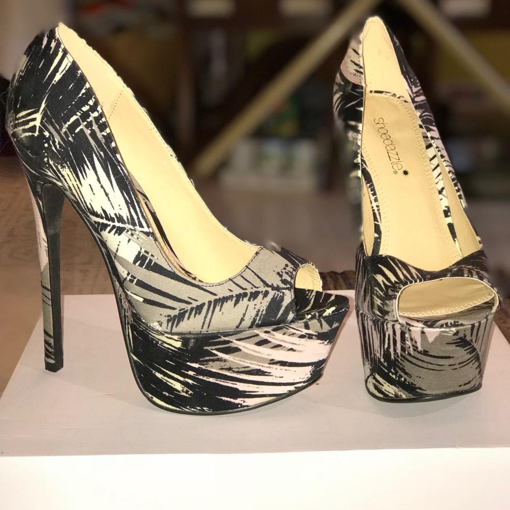 Black, white, & grey palm print platform heels